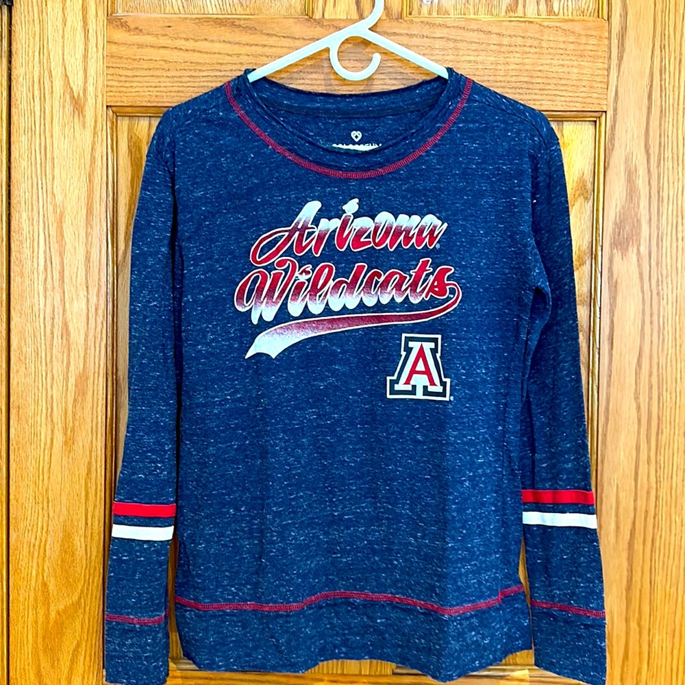Long sleeve athletic shirt